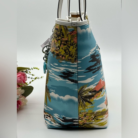 Coach Tote Bag With Hawaiian Print - Picture 7 of 15